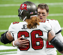 Center Ryan Jensen agrees to 3-year deal to return to Tampa Bay Buccaneers  - ESPN